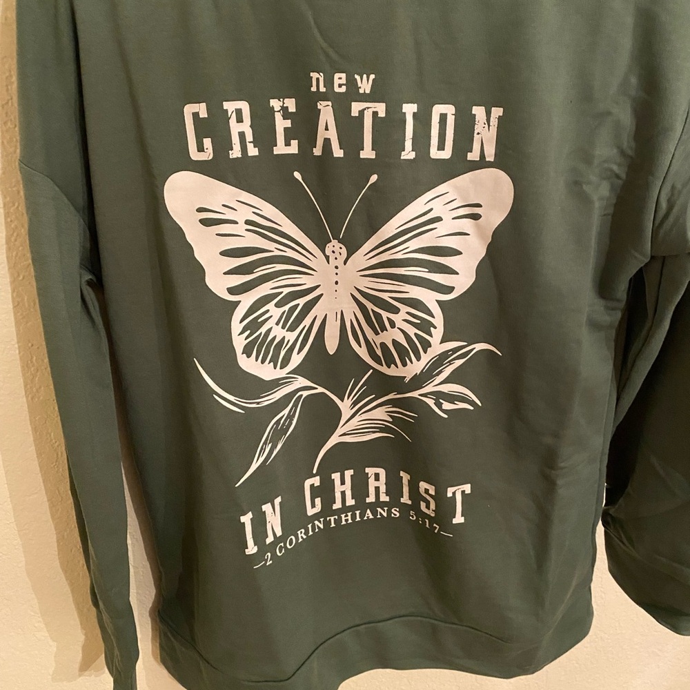 NWOT Women Green Graphic Sweatshirt with Butterfly Design Medium & XL